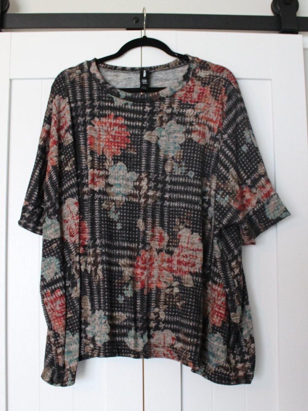 Agnes & Dora Boxy Tee | Women’s XXL | Plaid Floral Print